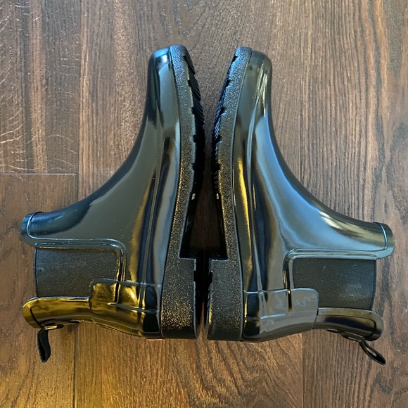 NWOT Hunter Chelsea Glossy Boots - Picture 10 of 11